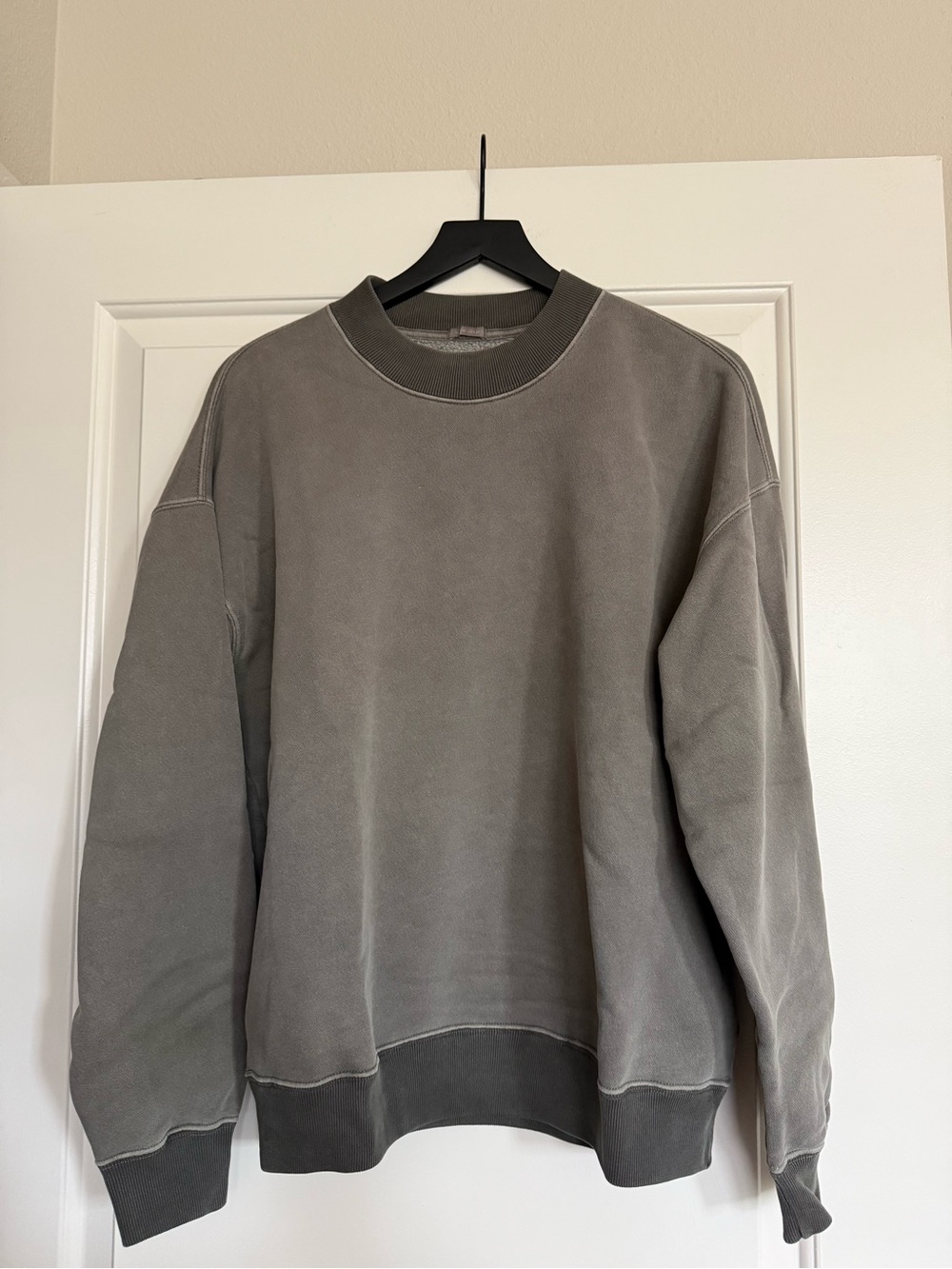 A&F Essential Crew Sweatshirt